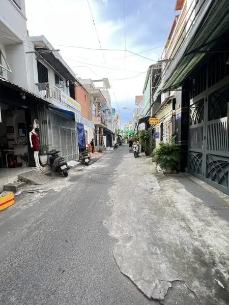 Bán tòa nhà Mặt tiền Đô Đốc Lộc, gần chợ Tân Hương, 3,6x28m, hậu 7m, 2 Tâng, 8,9 tỷ.