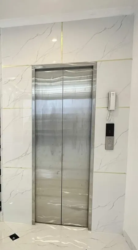 Nhà mình cho thuê nhà hai cửa đi, mới, 101m2_ 4T; vỉa hè, Lò Đúc-30 Tr