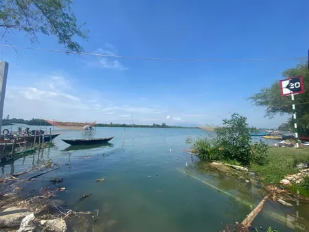View sông lớn khu vực nhiều villa, khách sạn. siêu phẩm