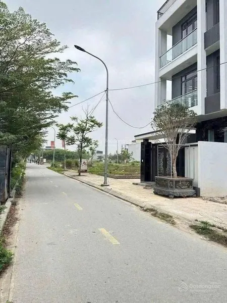 Bên em có vài lô góc tại khu đấu giá khánh tân dt từ 75m2. 85m2. 100m2 làn nào cũng có em ngay