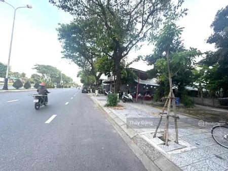 Chủ cần bán cặp đất đường xuân thuỷ 150m2 ngang 7.5m xây toà văn phòng cực xịn