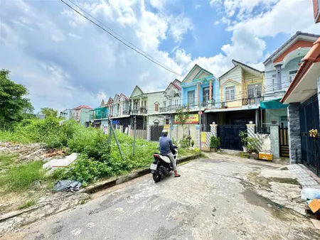 Chính chủ gởi bán lô đất bửu hòa, 4x20=78,1m2, thổ cư 100%, sổ riêng đường xe hơi 7 chỗ gần chợ đồn