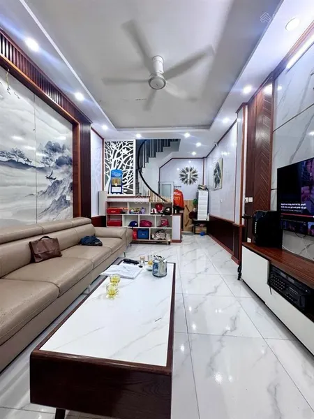 Chính chủ bán nhà mặt ngõ phố quan nhân sát hồ xách vali về ở luôn
