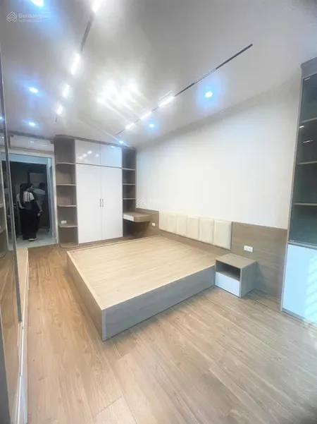 Siêu phẩm 6 tầng trịnh văn bô, 35.1m2 thang máy, ô tô đỗ cửa giá 8.3 tỷ