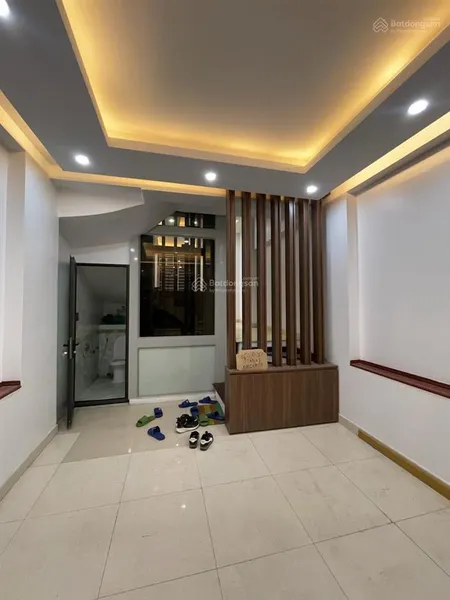 Nhà võ thị sáu view hồ 3 thoáng 5 tầng thang máy ngõ thông. dt 62m2 mt 6m. giá 12,5 tỷ.