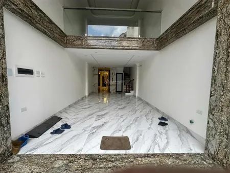 Bán nhà mặt phố hoàng mai ô tô ngủ trong nhà 7 tầng thang máy. diện tích 40m2, giá bán 19.6 tỷ.