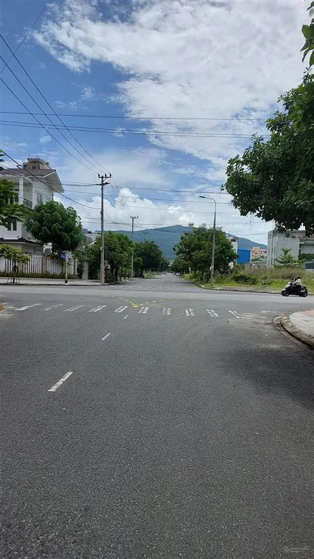 Đất nguyễn đình hoàn 150 m2, ngang 10m, khu villa gần sông hàn sơn trà, đẹp rẻ