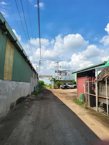 Đất 777m2 (10x77m) 300m2 odt thông ra dt743 đường xe tải ra vào, có điện 3 pha trước đất giá 10.5tỷ