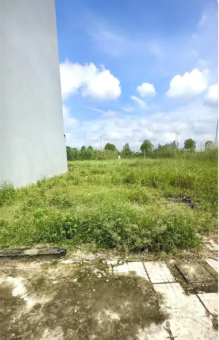 Đất tđc xung quanh khu dự án cầu bây hồ điều hoà cự khối. đường 2 ô tô tải tránh nhau.