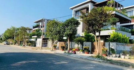 Bán lô đất biệt thự vip nguyễn đình thi , sát sông diện tích 525m2 (15x35) giá tốt 5x triệu/m2