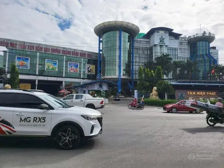 Đất nền vuông vức 60,8m2 (ngang 4,5m) sổ hồng riêng sát quốc lộ 13 đối diện tân hiệp phát