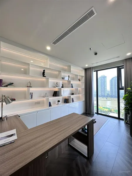 Bán gấp căn hộ star tower 4pn 160m2 tầng trung hướng mát sổ cầm tay nhà full nội thất giá chỉ 13 tỷ
