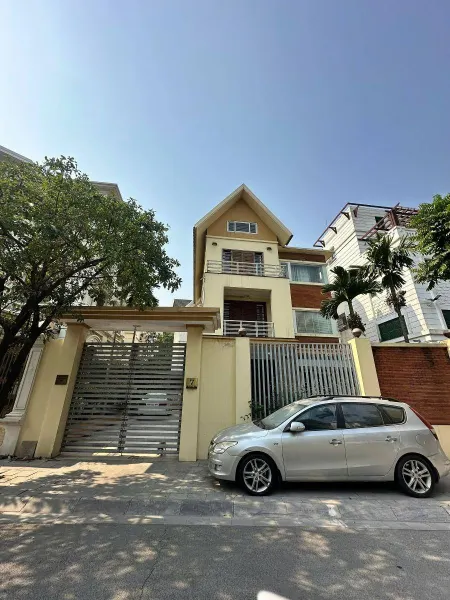 BÁN BIỆT THỰ KĐT PHÁP VÂN. 300M2 - 4 TẦNG. MT 16M.