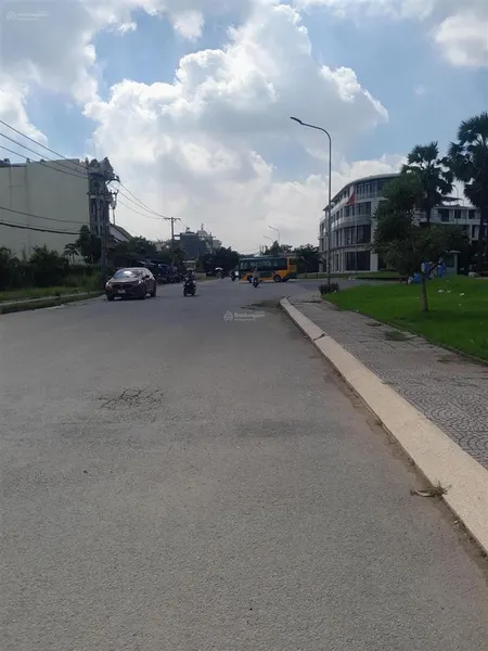 Mặt tiền ngang 20 x 100m, bưng ông thoàn, siêu rẻ 45tr/m2