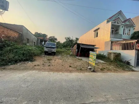Bán gần 400m2 đất mt đường hoàng văn thái cũ. full thổ cư
