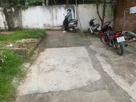 Đất bát khối long biên ngõ oto tránh diện tích 44m2 mặt tiền 3.97m giá chào bán 10.8 tỷ