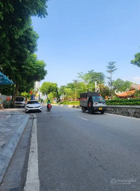 Bán đất tại lạc long quân, 50 tỷ, 95 m2, mặt tiền đẹp, giá ưu đãi