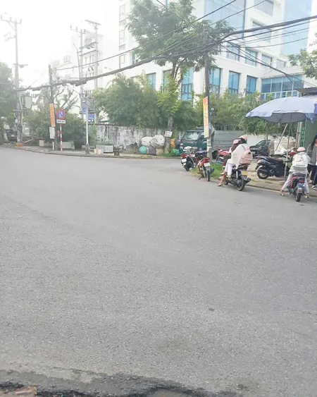 TÒA NHÀ LÔ GÓC MẶT PHỐ HỒ NGUYÊN TRỪNG- HÀNG HIẾM TRUNG TÂM QUẬN- ĐANG KINH DOANH CAFÉ VÀ CĂN HỘ.