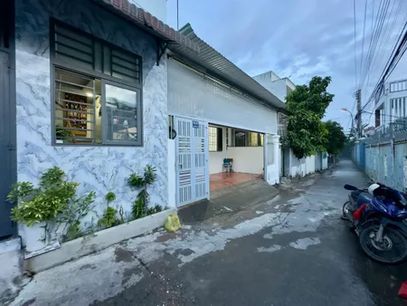 Nhà Đẹp, Hẻm Đường Nguyễn Chích, Gần Biển Phạm Văn Đồng, Tp Nha Trang.
• Tiềm năng: Vị trí gần biển – phù hợp an cư lâu dài hoặc đầu tư cho thuê nghỉ dưỡng.