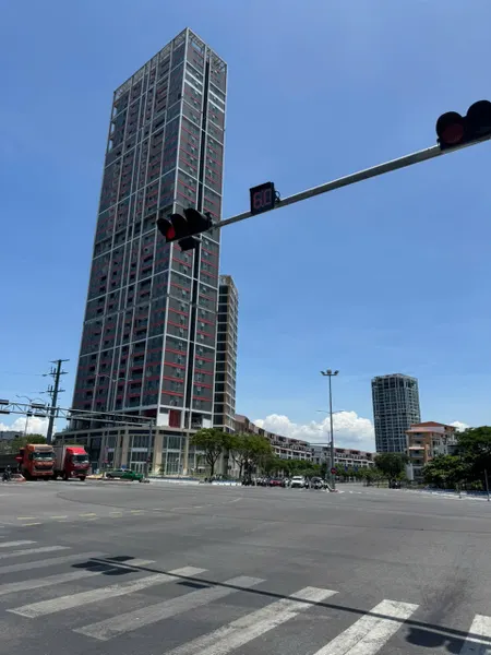 + Sơn Trà, Đất vị trí đắc địa, Ngô Quang Huy, sau vương thừa vũ và sát lô góc hồ nghinh, vài bước chân ra công viên biển Phạm Văn Đồng.