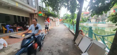 Bán mảnh đất mặt hồ cực đẹp phố hoàng ngân lô góc view hồ đường ô tô khu trung tâm