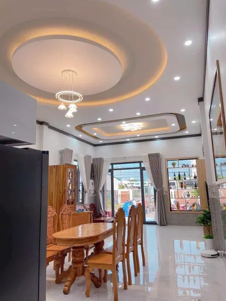 Bán căn nhà cấp 4 nhỏ xinh đã hoàn thiện có thể ở liền, giá thương lượng mạnh. Gần đường Huỳnh Văn Nghệ - trường lái Bửu Long. Đi từ nhà tới cầu Hoá An 8p.
