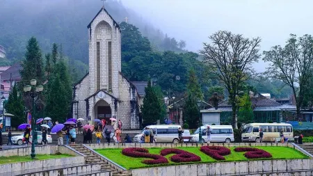 Siêu phẩm lô sẵn nhà 2 tầng tại phố cổ
Ngõ 20 Tuệ Tĩnh - Sapa
 Cách nhà thờ Đá sapa chỉ có 300m

Tổng diện tích: 153m2 mặt tiền rộng 8m
Sẵn nhà 2 tầng 
Bìa đỏ sẵn két 
Giao dịch trong ngày 

Giá: 41tỷ 

Lh: 0962204589