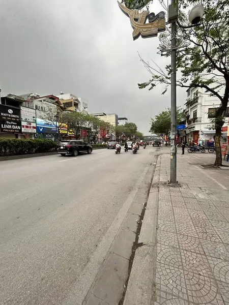 BÁN NHÀ -MẶT PHỐ NGỌC LÂM 53M -LÔ GÓC-KINH DOANH- SẦM UẤT NGÀY ĐÊM - DÒNG TIỀN 30TR/TH