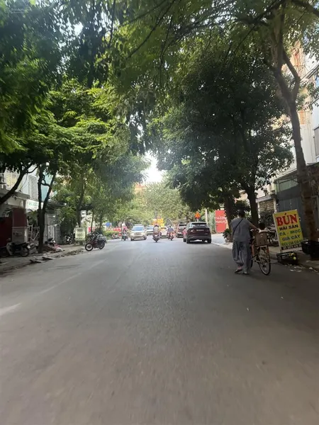 Đất phân lô vỉa hè, mặt phố nông quốc trấn, dt 50m2 mt5m , kinh doanh ngày đêm,