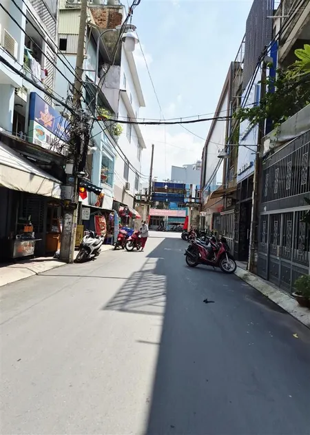 Chủ bán gấp nhà ngay hàng xanh, sát vách quận 1, dt 60m, có dòng tiền gần 7ootr/năm, phường 17, bt