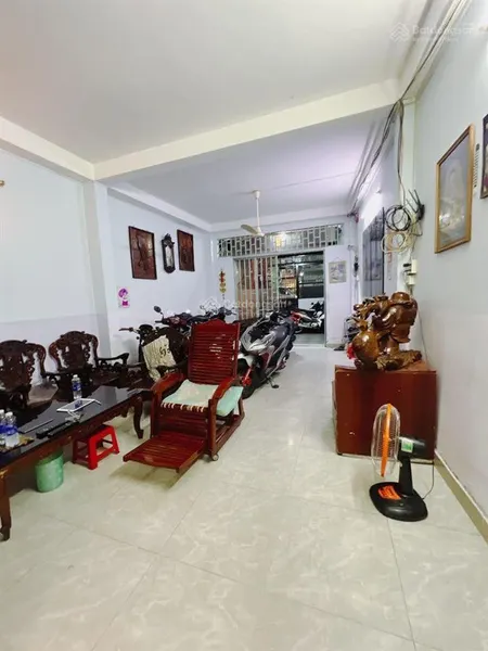 Căn hộ dịch vụ cho thuê cách mặt tiền đúng 1 căn. diện tích 110m2 (3,28*28m). nở hậu 5,8m
