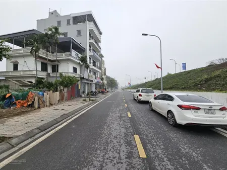 Tìm chủ nhân mới cho lô đất 82m đường rộng 18m giang biên ở kinh doanh xây toà văn phòng đều đẹp