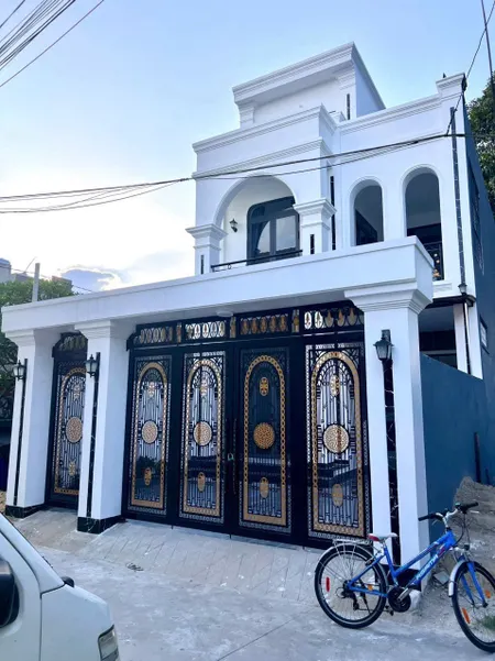 Nhà 1 trệt 2 lầu kiên cố ngang 6,5m nở hậu đẹp như biệt thự mini Phú Lợi vừa hoàn thiện (phường Phú Lợi-TP.HCM) phong cách hiện đại,sang chảnh