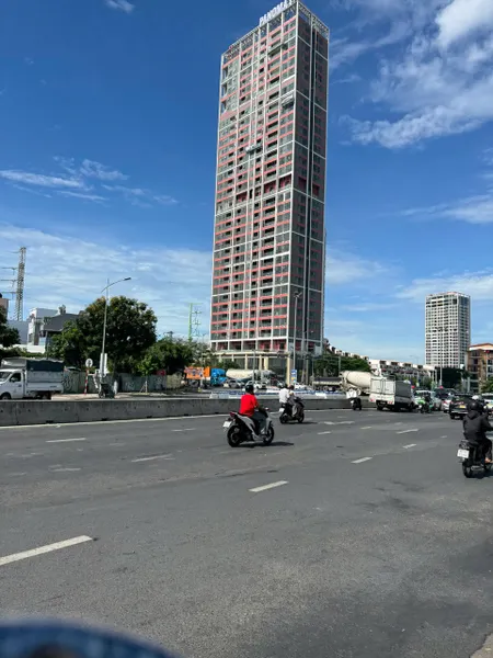 + Vương Thừa Vũ, Sơn Trà. Bán đất tặng Nhà C4 kinh doanh, đi bộ vài phút ra bãi tắm phạm văn đồng.