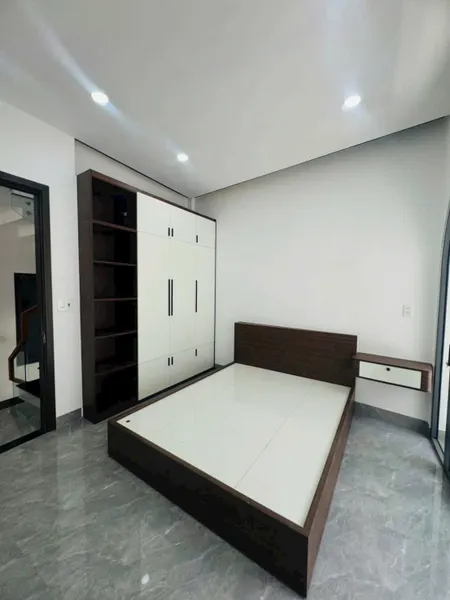 Bán nhà 3 tầng 4 Phõng ngủ,TP Huế đi bộ ra chợ
