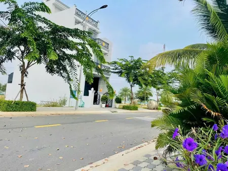 Chưa tới 1 Tỷ có ngay đất kinh doanh, 2 mặt tiền. Gần sân bay Long Thành. Dân cư đông đúc. Ôm các KCN lớn. S hơn 100m2. Chiết khấu tới 200tr.