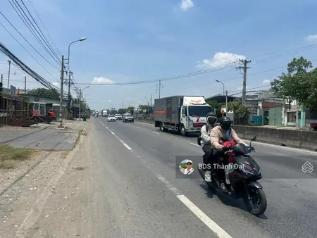 Mặt tiền ql1a bến lức 3000m tmd nền sẵn