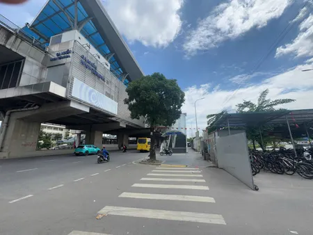 NÓNG NÓNG NÓNG bỏng tay , nhà đẹp NHỈNH 4 TỶ view vườn chuối gần ngay NHÀ GA METRO Nhổn