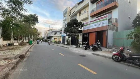 Mặt đường xây văn phòng khách sạn man thiện. xây cao tầng. khu vực tập chung sầm uất. ngộp gấp bán
