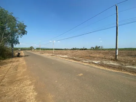 Đất sào 1200m2 thổ cư 100m2, trung tâm thị trấn đất đỏ. cạnh đường tránh 55