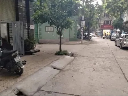 BÁN TÒA NHÀ MẶT NGÕ Ô TÔ ĐƯỜNG HOÀNG QUỐC VIỆT. 80M2 - 7 TẦNG. THANG MÁY.