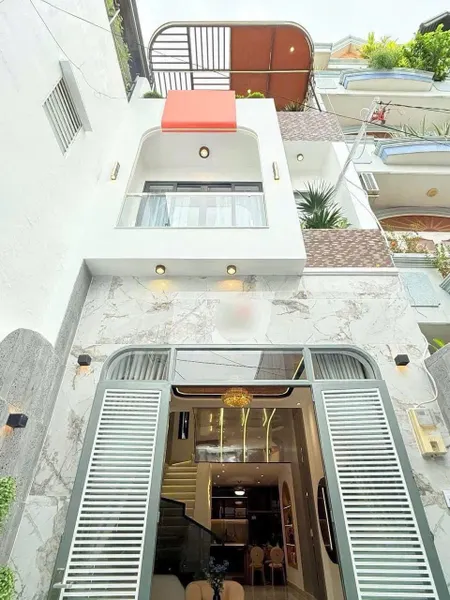 BÁN NHÀ 2 tỷ 550 68,9m2 Tôn Đản P15 Quận 4 HCM