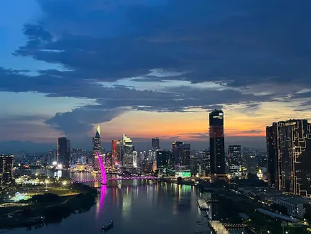 Cần bán 2pn sunwah pearl view quận 1. tầng cao.