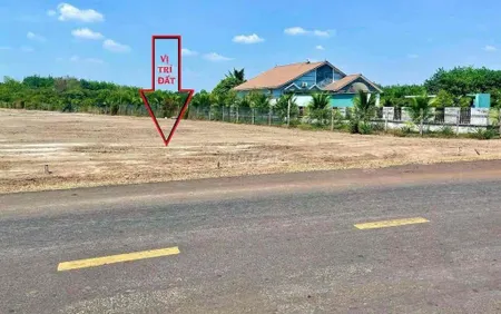 BÁN 4 LÔ MẶT TIỀN 20X50=1010M2 SHR CÓ 400M THỔ CƯ SÁT CHỢ GIÁ 290 TRIỆU/S