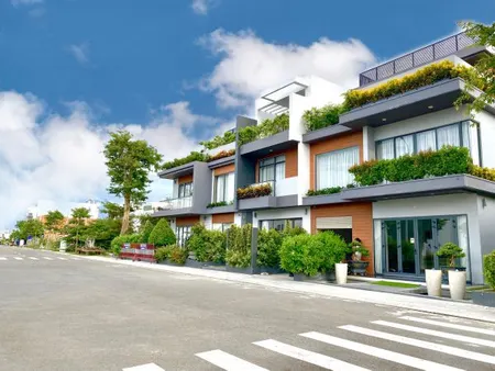 🏡 Nhà phố 4 tầng đối diện khu Biệt Thự VIP – Bể bơi cực đẹp.