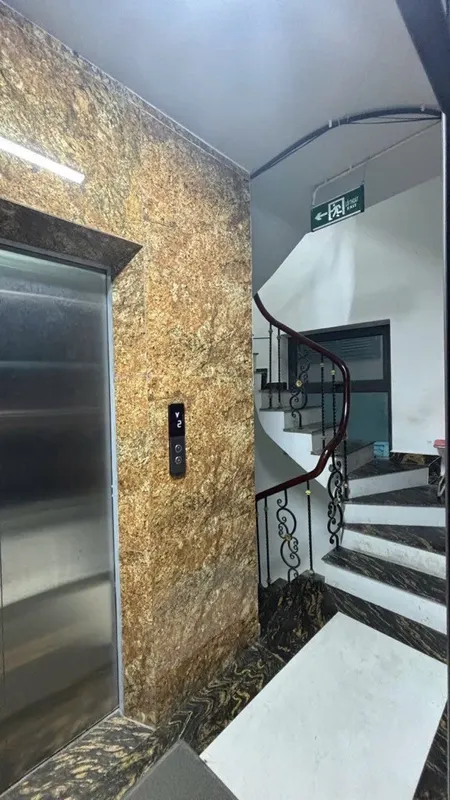 TÒA NHÀ VĂN PHÒNG MỚI COONG – KIM GIANG, THANH XUÂN.🎯Chỉ 7X tỷ. 👉 191m² – 9 tầng + hầm – mặt tiền 10m