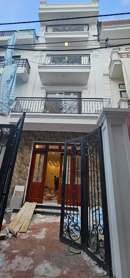 Bán nhà Phúc Lợi 72m2 xây mới 4 tầng – ở ngay – 4 ngủ- Sân riêng để 5 xe máy