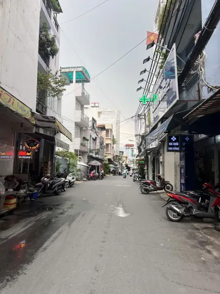 NGAY CHỢ BÌNH CHIỂU - BÌNH THẠNH - 4 TẦNG BTCT - 6PN LỚN - CHO THUÊ 30TR/TH - BÁN 4.99 TỶ - TL - CỰC HIẾM