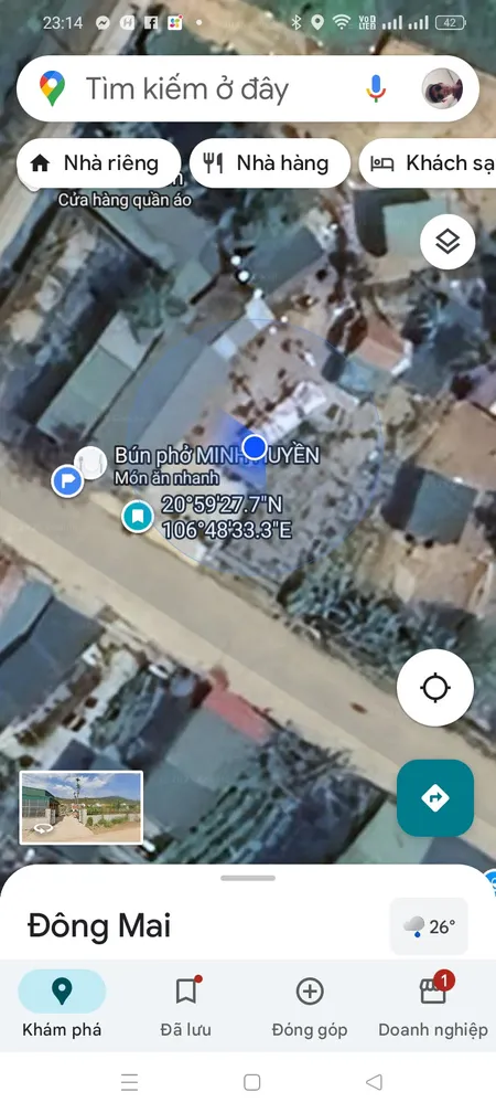 1 bên là quán có bên trong có nhà,1 bên là đất mặt bằng