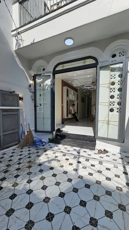 SÁT MẶT TIỀN TÂN MỸ QUẸO CÁI TỚI PHÚ MỸ HƯNG Q7 

DIỆN TÍCH NGANG 3,8 DÀI 17 

ĐÚC BÊ TÔNG CÓ 5 TỎI